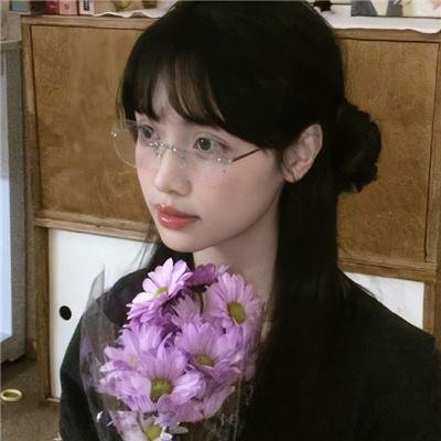 黑衣女孩